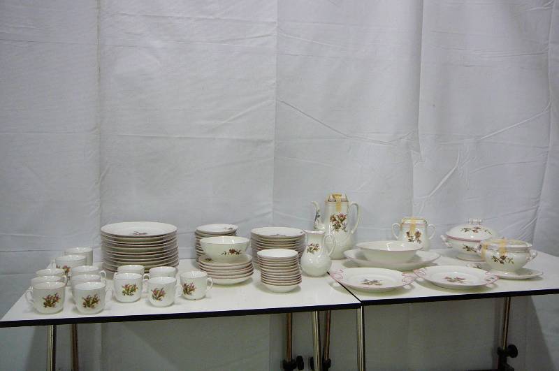 lot 34 image: Havland Limoges China Dish Set