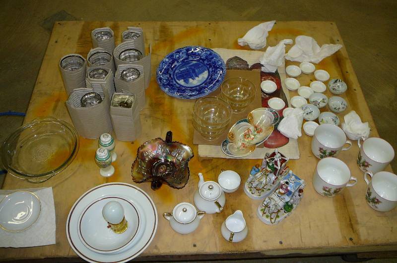 lot 40 image: Lot of Vintage Decorative glassware etc.