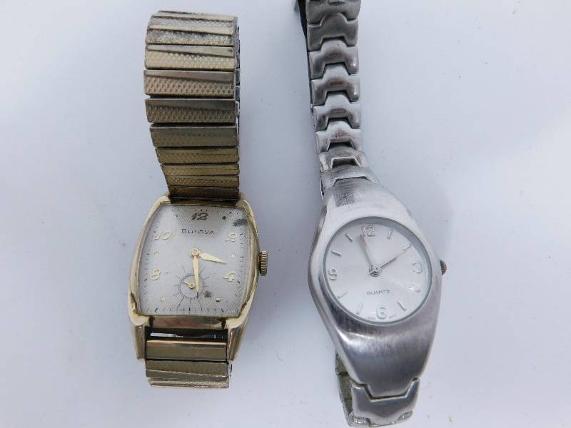 lot 7 image: Watches