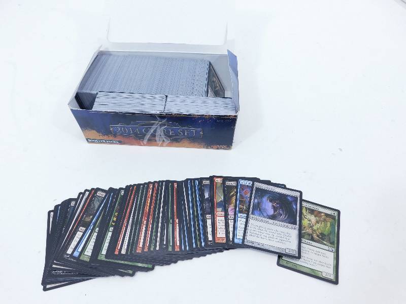lot 16 image: Lot of 2014 Magic Cards