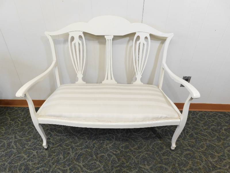 lot 17 image: Small Bench