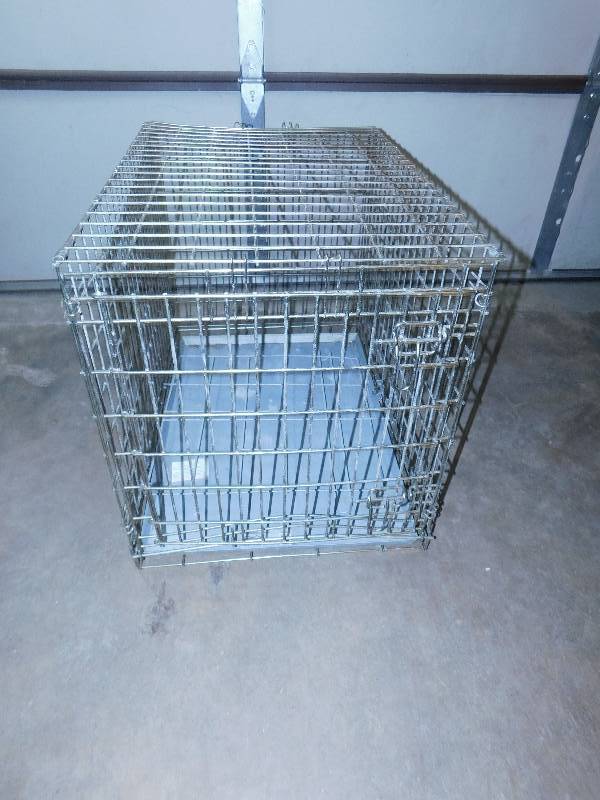 lot 19 image: Large Dog Kennel