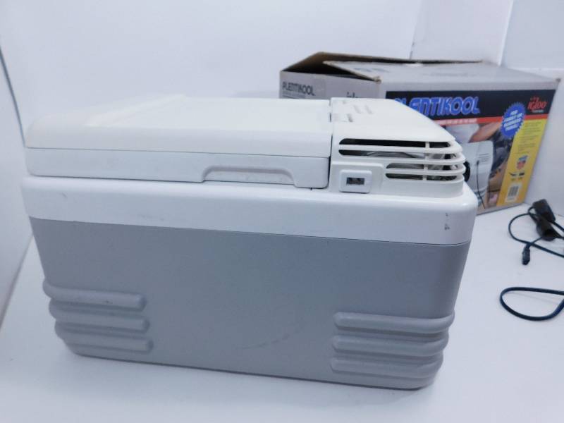Igloo PLENTIKOOL Electric Heating Cooling 22 Quart Portable Cooler ...