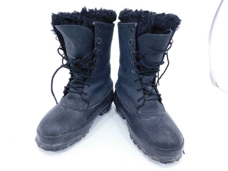 lot 30 image: Womans Size 7 LaCrosse Winter Boots
