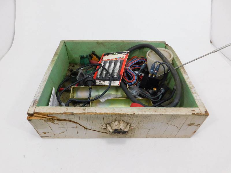 lot 100 image: Vintage Drawer and Misc Items