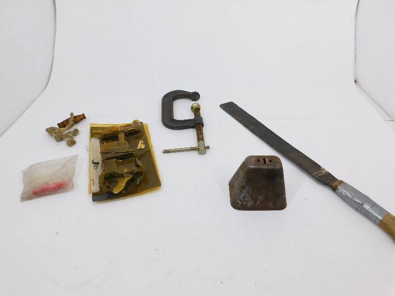 lot 101 image: Misc. Vintage Items