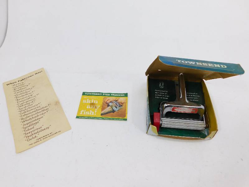 lot 102 image: Vintage Items
