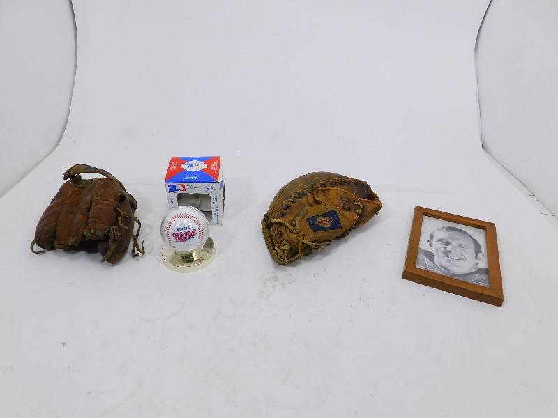 lot 120 image: Sports Items
