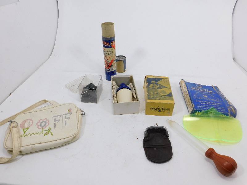 lot 122 image: Vintage Items