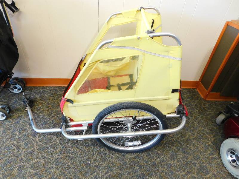 lot 128 image: Burley DLite Bike Trailer 2 Children