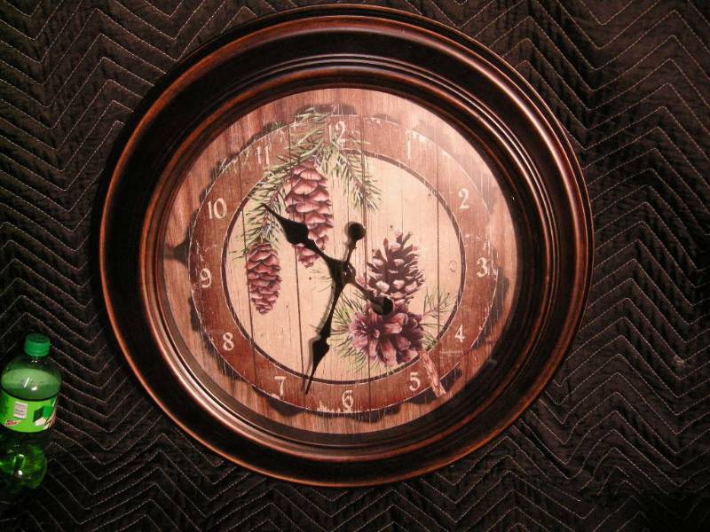 Large Pine Cone Themed Clock