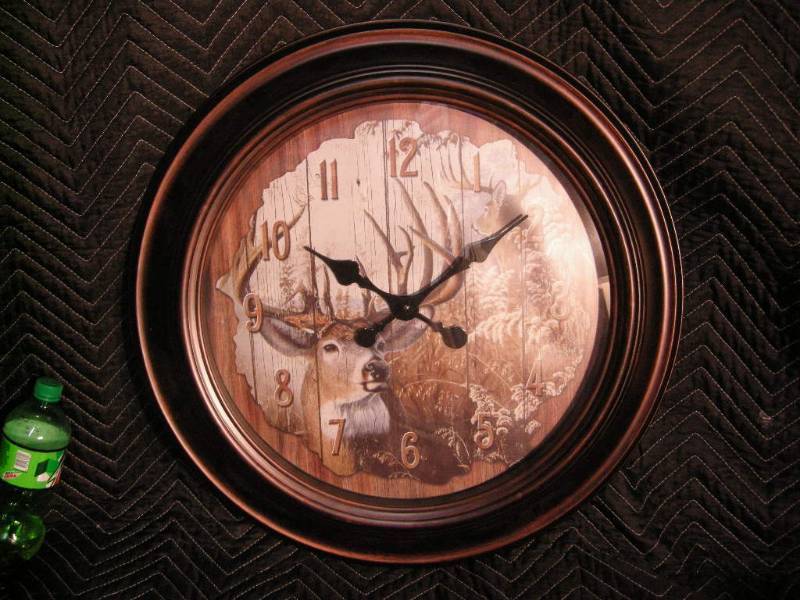 Large Whitetail Buck Clock
