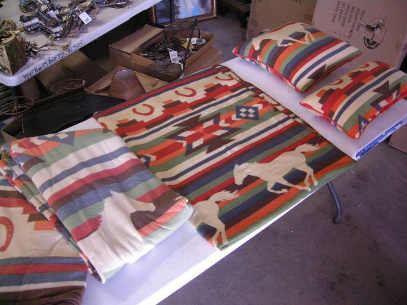 Horse-Fleece BlanketsPillows