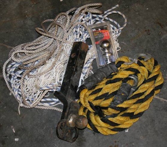 lot 27 image: Trailer Hitch and Rope