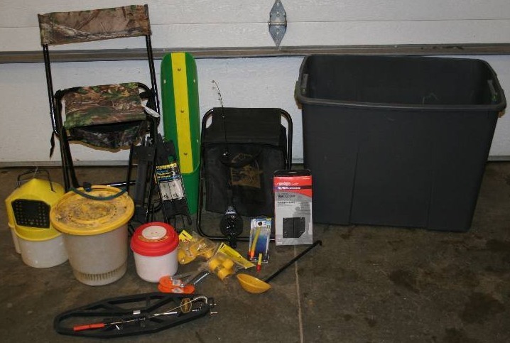 lot 29 image: Ice Fishing Lot
