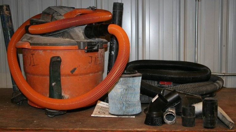 lot 40 image: WetDry Vacuum