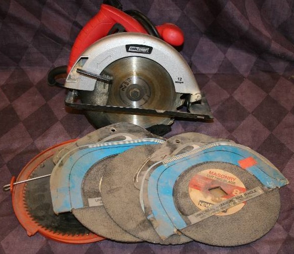 lot 77 image: Circular Saw