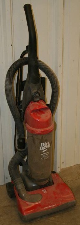 lot 83 image: Vacuum