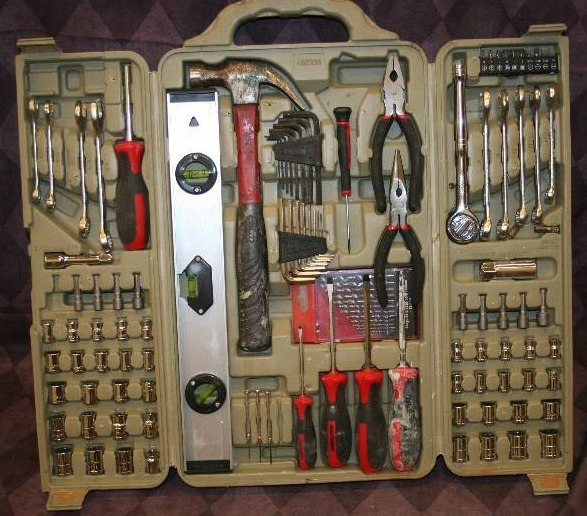 lot 86 image: Hand Tool Set