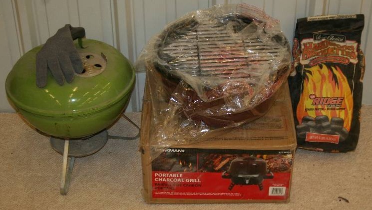 lot 137 image: Small Camping Grills and Accessories