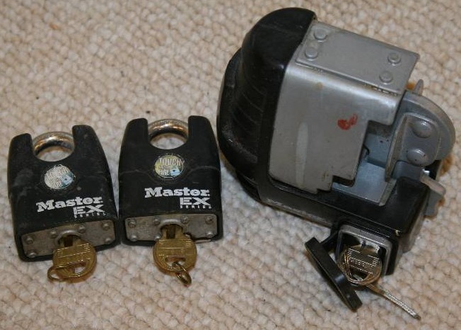 lot 143 image: Padlocks and Trailer Trailer Tongue Lock