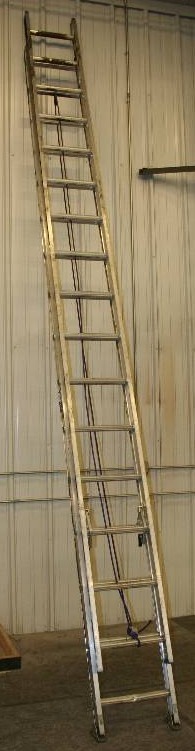 lot 173 image: 32 Extension Ladder