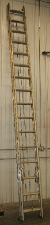 lot 174 image: 32 Extension Ladder