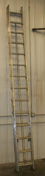 lot 175 image: 28 Extension Ladder