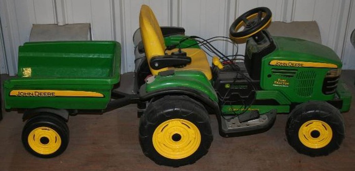 lot 195 image: Kids Toy Riding Tractor