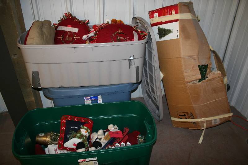 lot 199 image: Holiday Dcor