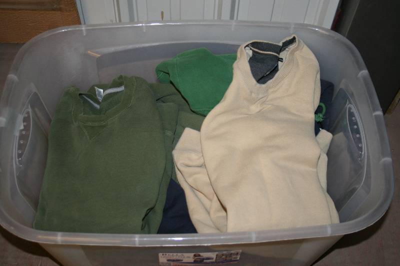 lot 200 image: Sweatshirts