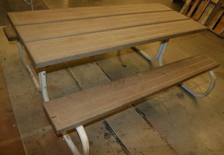 lot 202 image: Outdoor Dining Table