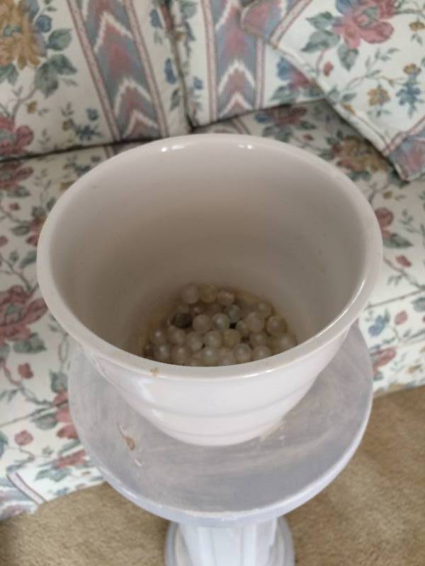 lot 3 image: Set Of Two Glazed Ceramic Planter - Bee Hive Pattern - White Grey Color Excellent Condition 