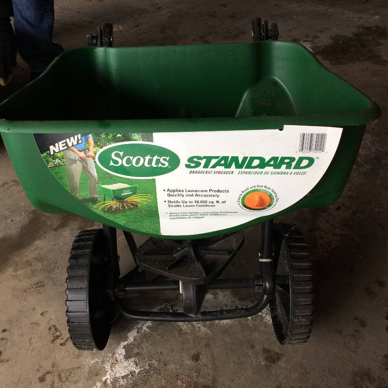 lot 26 image: Scotts Broadcast Spreader - Brand New and Ready To Fertilize Your Yard