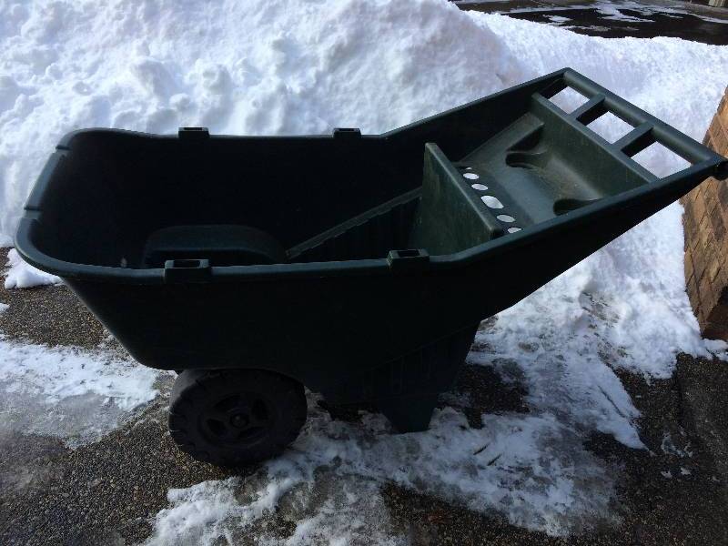 lot 33 image: Light WeightDurable Garden Wheel Barrow