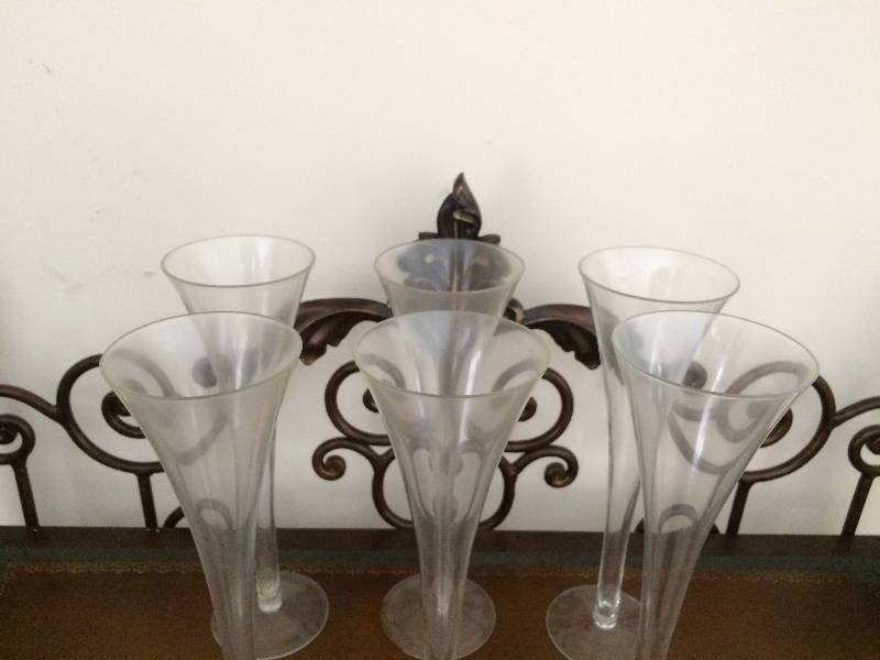 lot 44 image: 6 Vintage Tall Fluted Trumpet Champagne Glasses - A little dusty but Excellent Condition