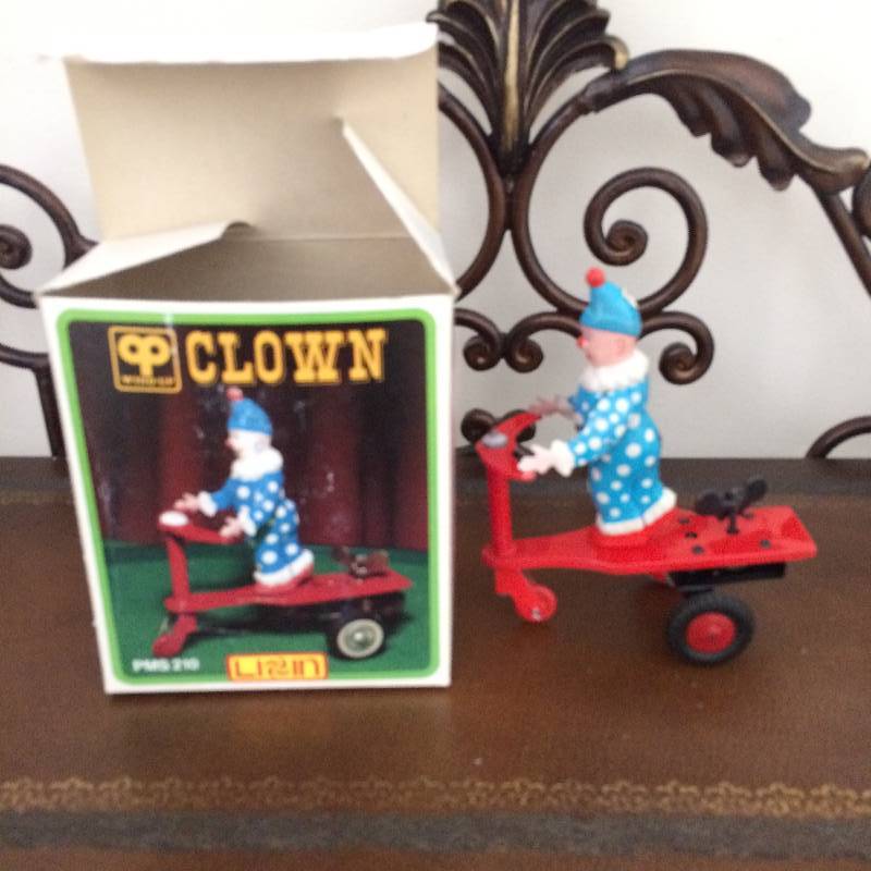 lot 49 image: Vintage Chinese Wind-Up Tin Toy Clown on Red Scooter PMS 210 - Excellent Condition