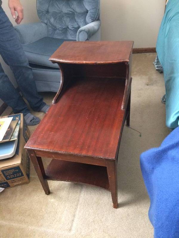 lot 56 image: Vintage Wood End Table - Nice Condition