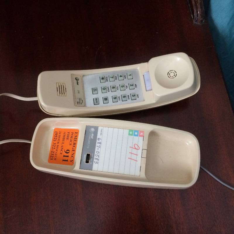 lot 57 image: VINTAGE WESTERN ELECTRIC BEIGE TRIMLINE TOUCH TONE TELEPHONE - Like New condition