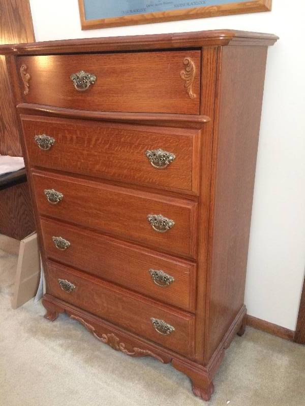 lot 66 image: Excellent Condition Vintage Claw Foot Carved Wood Chest Of Drawers 