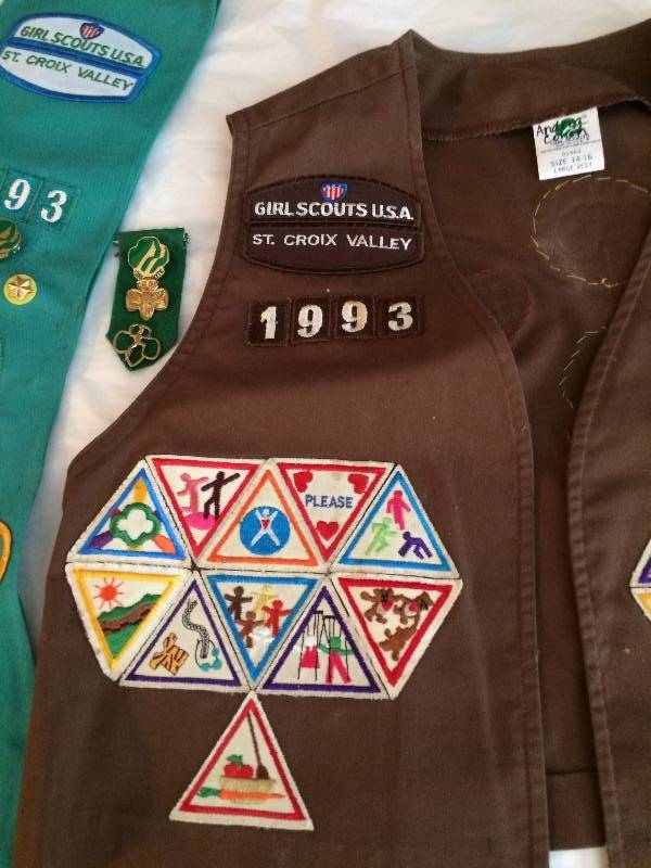 lot 69 image: Vintage Girl Scout Sash And Vest