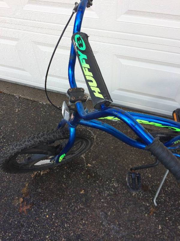 lot 76 image: Boys Bike - Blue, Nice Condition