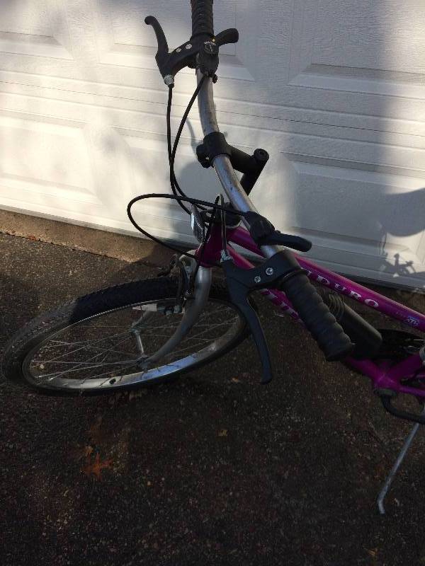 lot 77 image: Girls Bike
