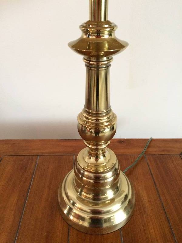 lot 84 image: Vintage Stiffel Brass & Accordion Shade Lamp