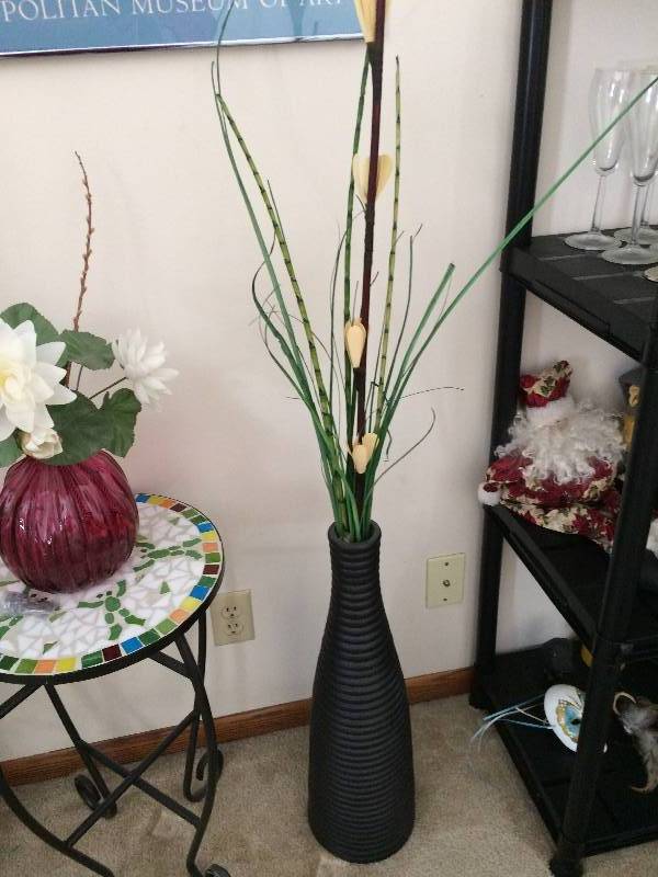 lot 100 image: Asian Chinese Very Tall Vase Home Decor With Bamboo Accents - Excellent Condition