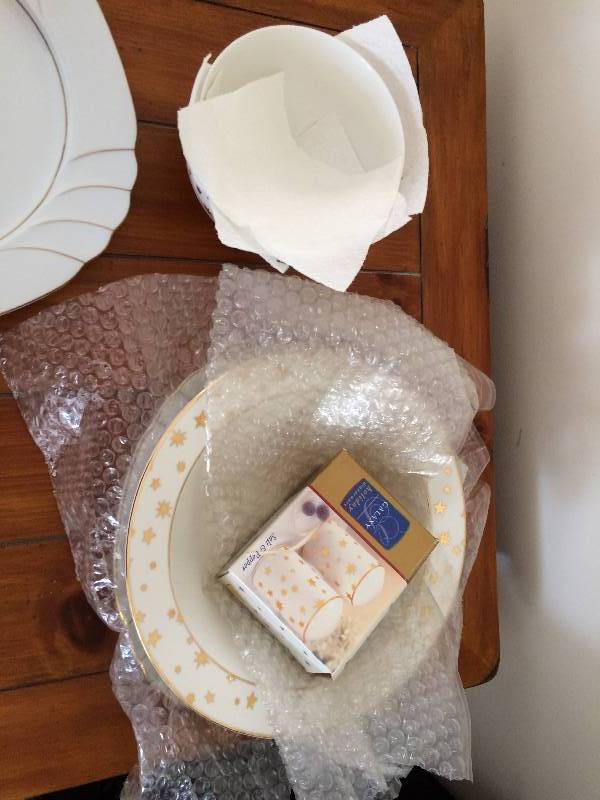 lot 101 image: Lot Of Sakura Galaxy White With Gold Stars Serving Bowls...Salt & Pepper Etc Excellent Condition
