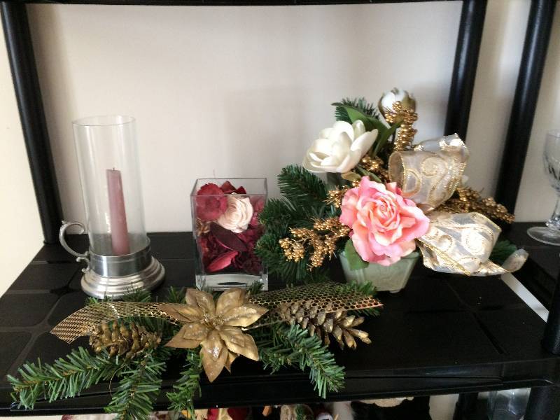 lot 113 image: Assorted Home Decor - Great Vases