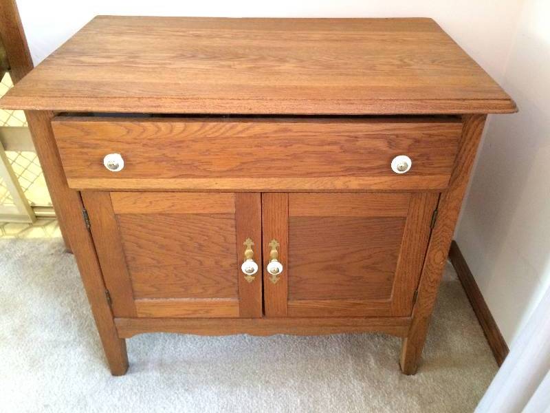 lot 122 image: Antique Oak Sideboard - Excellent Condition