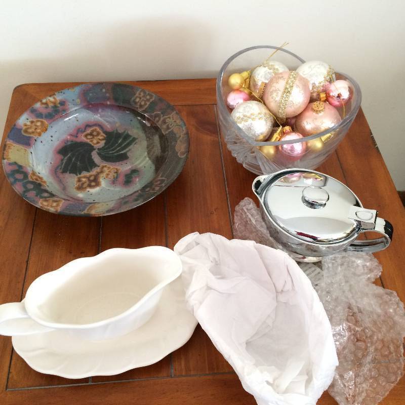 lot 126 image: Lot OF Serving And Decor Items - 2 Gravy Boats - Lovely Pottery Bowl - Mikasa Glass Bowl With Bulbs
