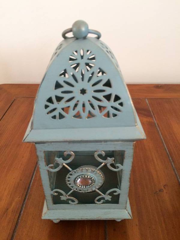 lot 127 image: Two Beautiful Lanterns - Excellent Condition